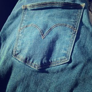 Skinny Levis -Women’s